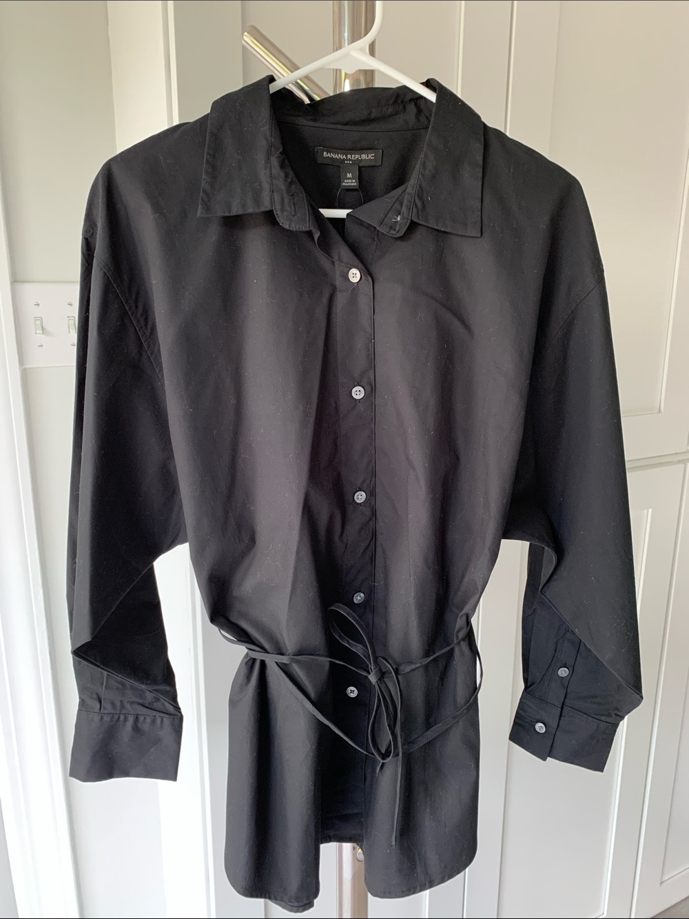 Banana Republic Black Button-Front Tie-Waist Shirt, Size M.